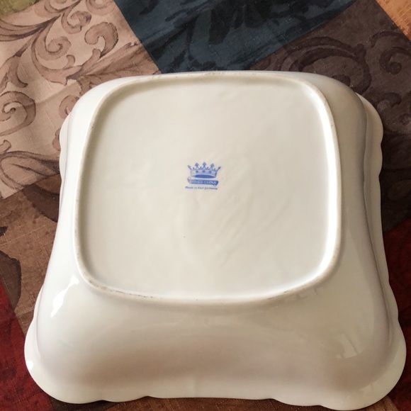 ✨EUC✨Beautiful Square Bowl with scalloped edges. - Picture 4 of 6